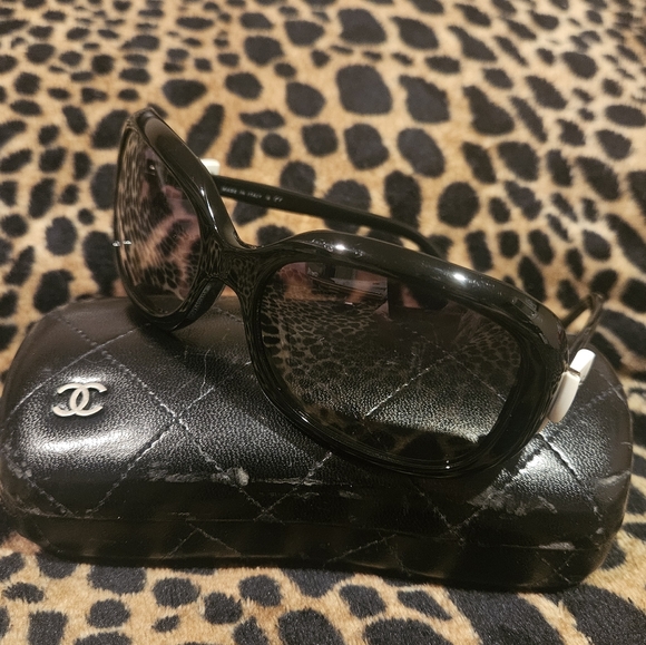 Chanel Black Square Oversized White Bow Sunglasses with Case - Picture 3 of 9